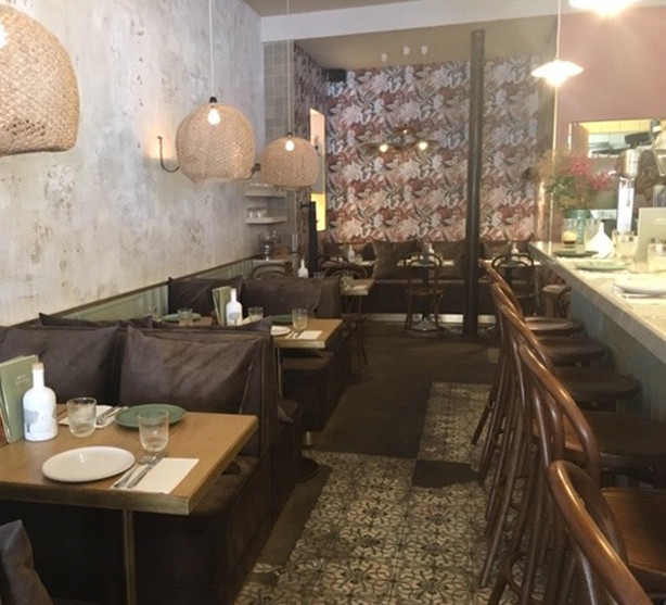 Fourniture du mobilier et fabrication de banquettes pour